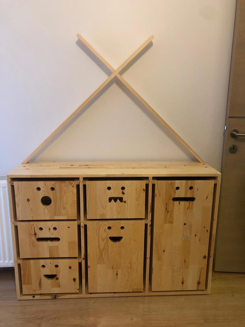 Smiley Ahşap Çocuk Oyun Dolabı
